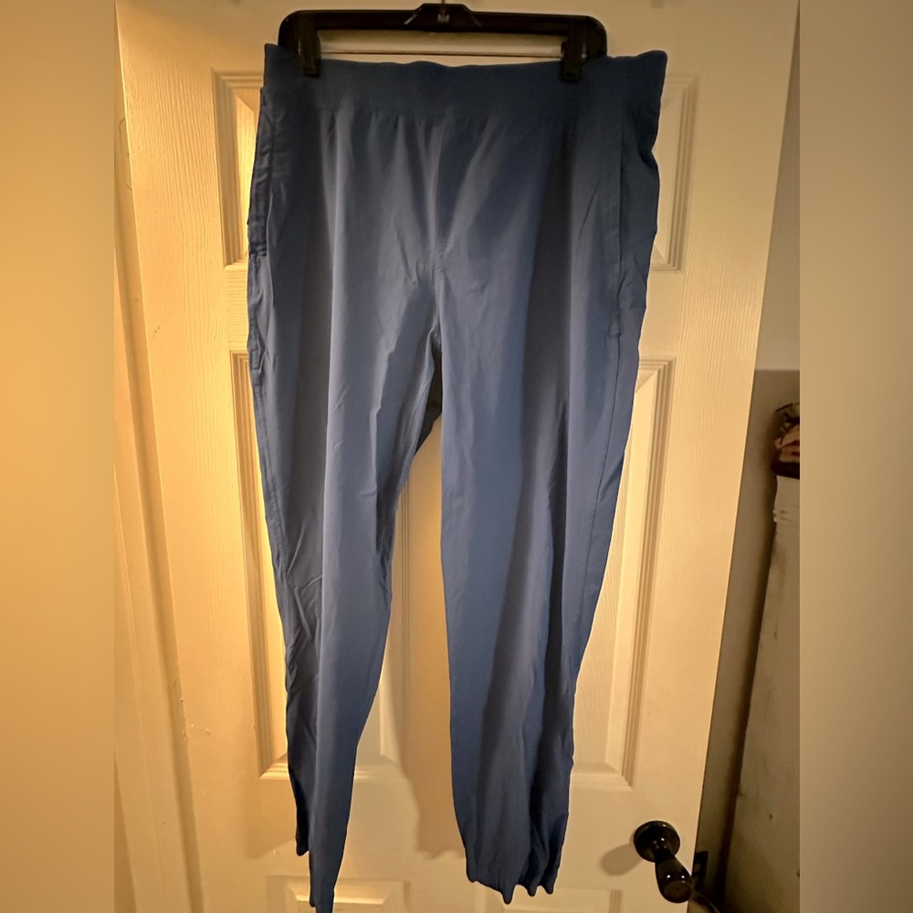 Lululemon adapted full length joggers women’s size 12. Royal blue